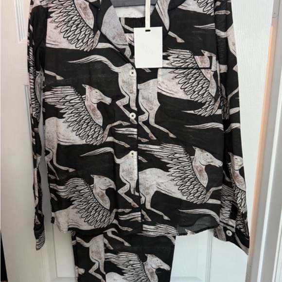 Desmond & Dempsey Luxurious Women's Black Animal Print Pajama Set - Picture 3 of 6